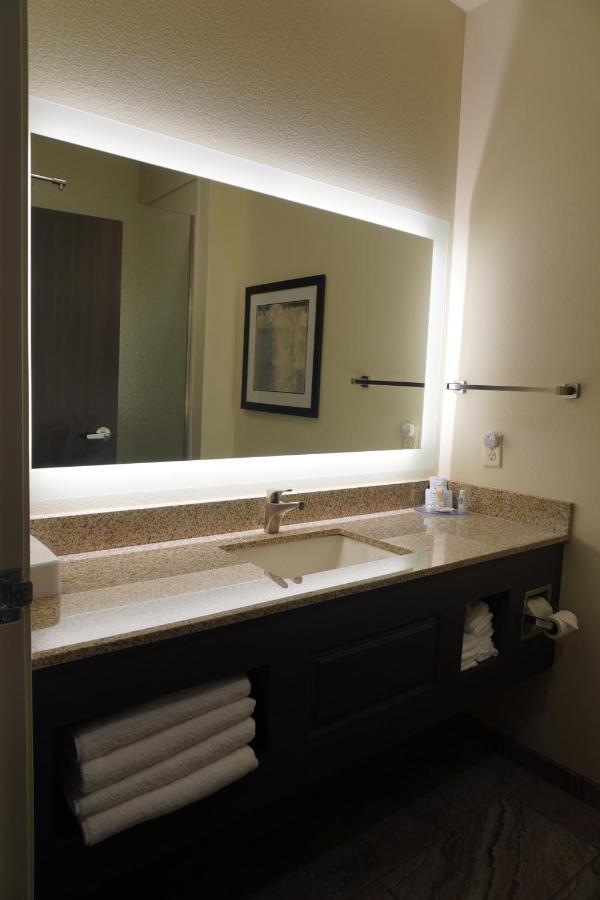 Comfort Inn & Suites Medina Экстерьер фото