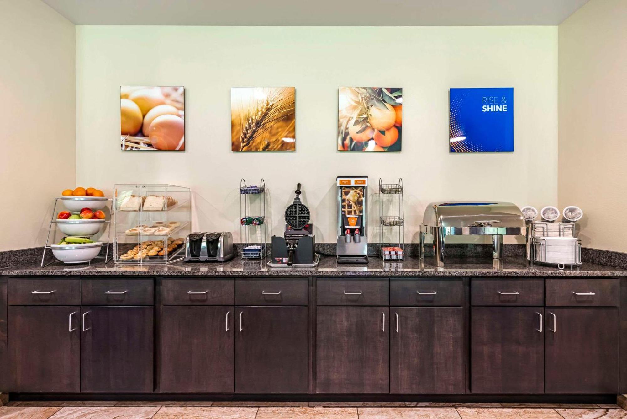 Comfort Inn & Suites Medina Экстерьер фото